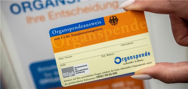 Es ist wichtig, dass die Menschen für sich eine Entscheidung zum Thema Organspende treffen und diese auch dokumentieren, etwa auf dem Organspendeausweis. Damit es später zu einer tatsächlichen Organspende kommen kann, müssen aber auch die Prozesse und Abläufe  in den Kliniken stimmen.