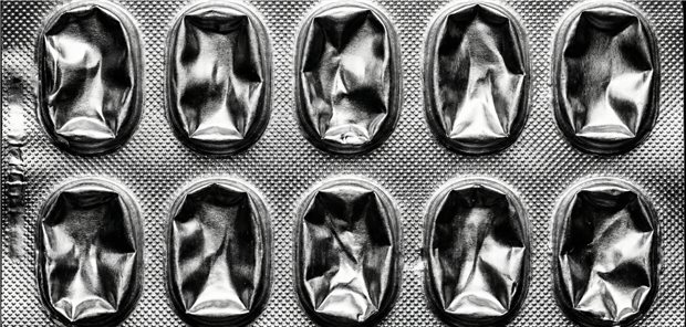 Wann ein Antibiotikum früher abgesetzt werden kann Es muss nicht immer die ganze Packung sein. Bei Abklingen der Symptome reicht oft eine kürzere Dauer der Antibiotikatherapie.