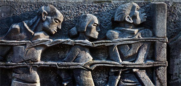 Zwangsarbeit und Medizin im Nationalsozialismus: Ein verdrängtes Kapitel der Gesundheitsversorgung Figuren auf dem Mahnmal in Bittermark. Die Gedenkstätte im Süden Dortmunds erinnert an eine Massenhinrichtung im März 1945.