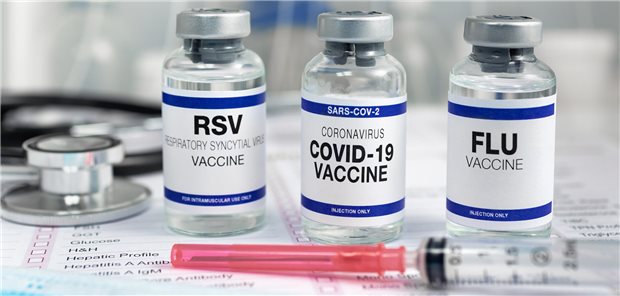 STIKO: Alle Menschen ab 75 gegen RSV impfen! Für Menschen ab 60 Jahren sind die Impfungen gegen Influenza, Corona, Pneumokokken und Herpes zoster (beide nicht im Bild) Standard-Impfungen. Für Menschen ab 75 Jahren kommt die RSV-Impfung hinzu.