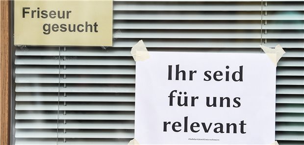 Hörakustiker sind im Gegensatz zu Friseuren systemrelevant Für die Kunden sind Friseure in der Corona-Pandemie vielleicht systemrelevant, für das Land Brandenburg waren sie es nicht – zu Recht, so das Oberverwaltungsgericht Berlin-Brandenburg.