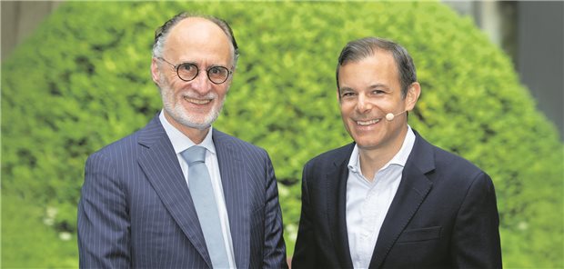 Galapagos: Das Ziel sind neue innovative Arzneimittel Geert Muylle, Botschafter des Königreichs Belgien in Deutschland (links), und Gerald Unden, Geschäftsführer der Galapagos Biopharma Germany GmbH (rechts), bei einer Diskussionsveranstaltung in der Belgischen Botschaft in Berlin.