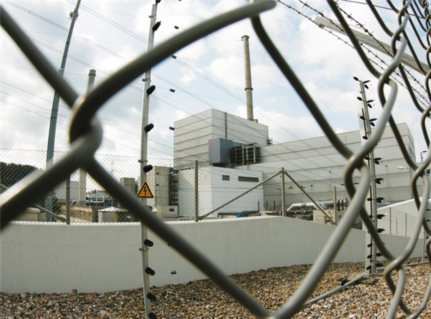 Öfter Krebs in der Nähe von Atommeilern - die Gründe dafür bleiben weiter im Dunkel Gefahr auch im Normalbetrieb? Das Atomkraftwerk Krümmel, 30 Kilometer südöstlich von Hamburg, stand wiederholt wegen erhöhter Krebsraten in der Umgebung in der Diskussion.