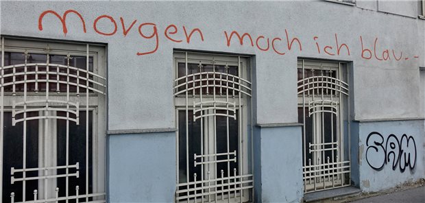 Urteil: Krankenkasse muss Hinweisgeber auf Krankengeld-Missbrauch nicht nennen Geschwänzt? Wird man dafür bei der Krankenkasse angeschwärzt, hat man kein Recht, den Namen des Hinweisgebers zu erfahren.