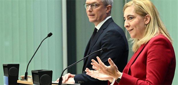 „Das Fax wird überflüssig“: Kabinett segnet Warkens Digitalgesetz ab Nina Warken (CDU), Bundesministerin für Gesundheit, spricht im Digitalministerium während einer gemeinsamen Pressekonferenz mit Digitalminister Wildberger.
