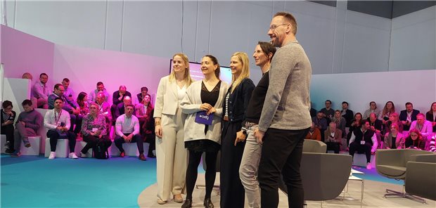 Ein Jahr elektronische Patientenakte: Auf dem Weg zum Gamechanger und Super-Werkzeug Hausärztin Annette Rennert (Mitte), Lena Dimde von der gematik (links) und Gudrun Liß von Asklepios (2.v.r.) gehörten zu den Panelteilnehmern, die auf der DMEA ihre Bilanz zur ePA zogen.