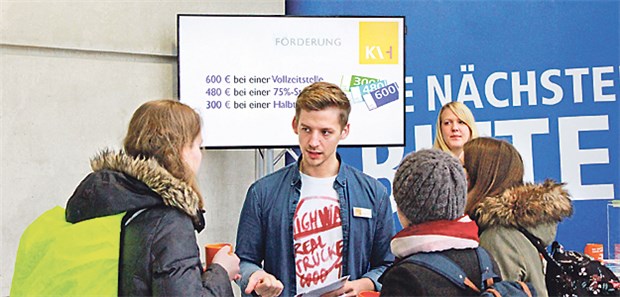 Angst vor Niederlassung schon auf dem Campus nehmen Im Gespräch mit Studenten: Patrick Zuber von der KV Hessen beantwortet Fragen zur Niederlassung.