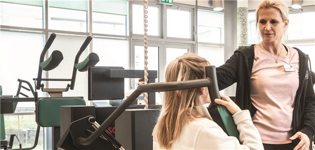 Rückenschmerzen: „Eine frühzeitige Intervention ist sehr wichtig“ Training im Rückenzentrum