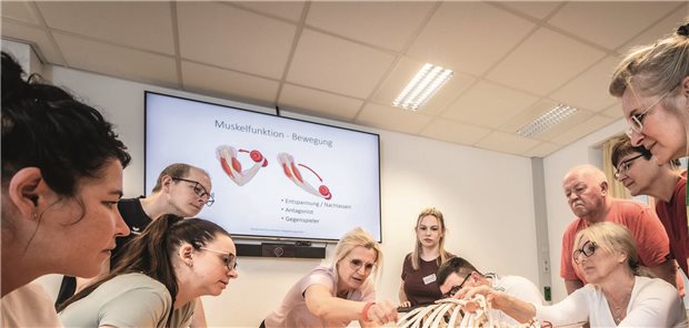 Ganzheitlich gegen den Rückenschmerz Patienten im Vortrag zum Theme Muskelaufbau