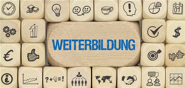 Hessen registriert mehr Ärztinnen und Ärzte in Weiterbildung Holzwürfel mit der Aufschrift Weiterbildung.