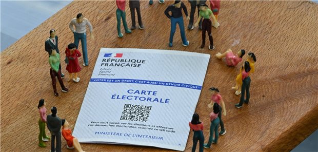 Spielfiguren mit französischem Wahlschein