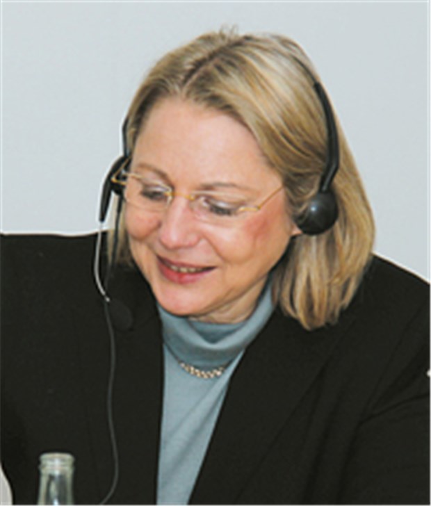 AMNOG: "Die Drohung mit dem Regress besteht weiter" "In anderen Ländern hat der Gesetzgeber die Ärzte von Budgets befreit - bei uns nicht" - Cornelia Yzer.