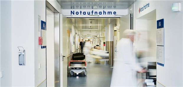 So steht es um die ePA in den Krankenhäusern Blick in den Gang einer Notaufnahme.