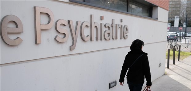 In vielen psychiatrischen Kliniken fehlen Fachkräfte. Die Personalvorgaben einzuhalten, ist oft eine Herausforderung.