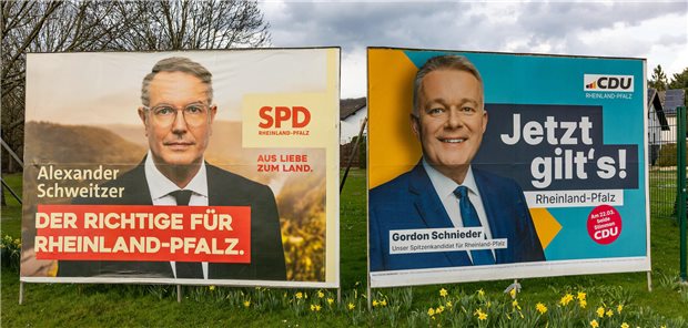Enges Duell um Staatskanzlei im Gesundheits-„Absteigerland“ Rheinland-Pfalz Großflächen-Wahlplakate der SPD mit Ministerpräsident Alexander Schweitzer (links) und der CDU mit Spitzenkandidat Gordon Schnieder (rechts) zur Landtagswahl in Rheinland-Pfalz.