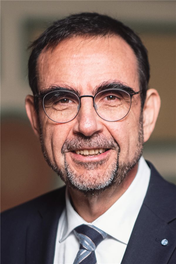 Weniger Krankenkassen: Gebot der Vernunft oder politische Luftnummer? Klaus Holetschek ist CSU-Fraktionsvorsitzender im Bayerischen Landtag und früherer Bayerischer Staatsminister für Gesundheit, Pflege und Prävention