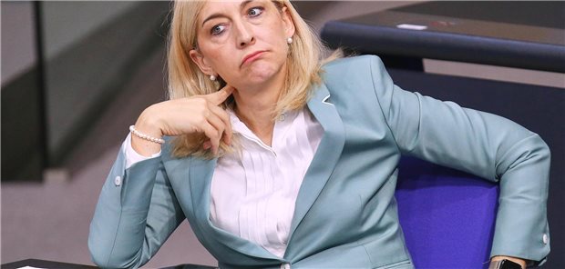 Nina Warken und ihre Vorkoster für das GKV-Sparpaket Bundesgesundheitsministerin Nina Warken auf der Regierungsbank im Bundestag.