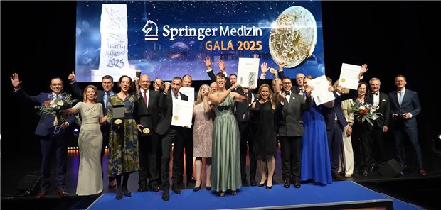 Galenus-Preis und Charity Award: Die Preisverleihung im Video Lachende Gesichter bei den Preisträgern.