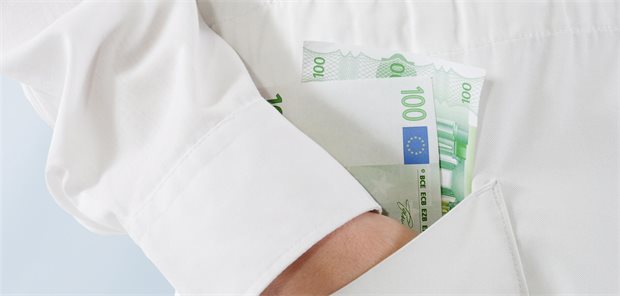 AOK Bayern: „Wir bekämpfen die schwarzen Schafe im Gesundheitssystem“ Mehr als erlaubt in die Tasche gesteckt? Abrechnungsbetrug und sonstiges Fehlverhalten kostet die Krankenkassen jährlich Millionen.