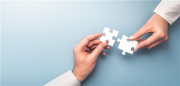 12.000 qualifizierte Assistenzkräfte könnten 8.200 Hausärzte ersetzen Passt – theroretisch. Doch ob freiberufliche Hausärztinnen und Hausärzte in großem Stil Assistenten anstellen, um die Versorgung aufrechtzuerhalten?