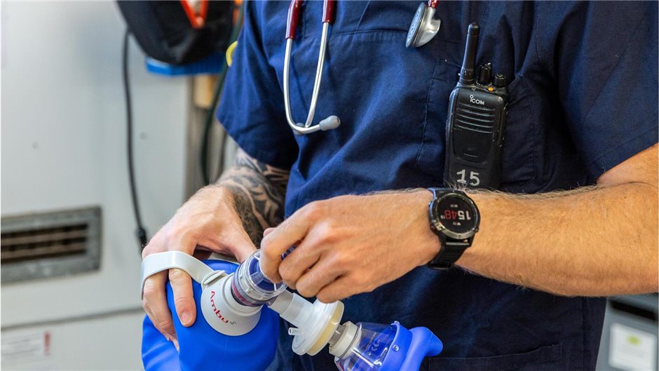 Patienten oder Patientinnen können an Bord auch mit Sauerstoff versorgt werden.