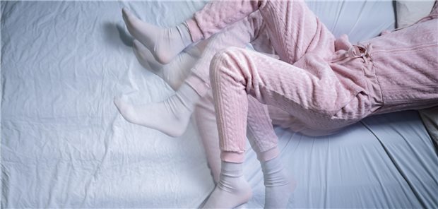 Restless Legs Syndrom: Gabapentinoide oder Dopamin-Agonisten zuerst? Patientinnen und Patienten mit Restless Legs Syndrom haben insbesondere abends und nachts den Drang, ihre Beine zu bewegen. Für die Therapie sollte Eisen substituiert werden; aber auch Gabapentinoide und Dopamin-Agonisten stehen auf dem Plan.
