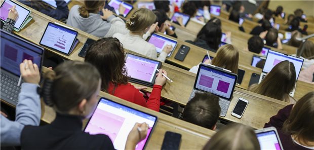 Quoten für Medizinstudienplätze: Planwirtschaft im weißen Kittel Per Quote schneller zu einem Medizinstudienplatz zu kommen, erfordert eine lange Verpflichtung für eine bestimmte ärztliche Tätigkeit. Die Bundesvertretung der Medizinstudierenden in Deutschland hält davon nichts.