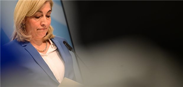 Das letzte Wort über die HzV ist noch nicht gesprochen Bundesgesundheitsministern Nina Warken blickt skeptisch drein.