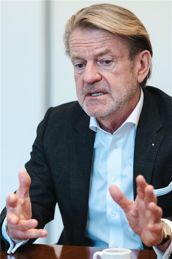 Medizinrechtler Ehlers: „Solidarisch finanzierter Grundschutz ist bei Reformen tabu“ Arzt und Fachanwalt für Medizinrecht: Professor Alexander Ehlers im Interview. (Archivbild)