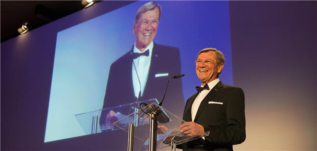 Professor Dr. Erland Erdmann ist Präsident der Jury, die über die Galenus-Gewinner entscheidet. Bei der Preisverleihung übergibt er auch die begehrte Medaille.