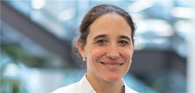 Professorin Carola Berking ist Direktorin der Hautklinik am Uniklinikum Erlangen und Zweite Vorsitzende der Arbeitsgemeinschaft Dermatologische Onkologie (ADO) innerhalb der Deutschen Krebsgesellschaft.