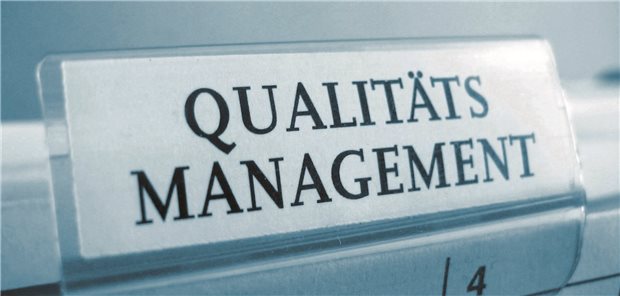 Effizientere Arztpraxis durch QM: Weniger Papierchaos, mehr Struktur und Teamwork QM kann tatsächlich Spaß macht, sagt Expertin Andrea Knauber.