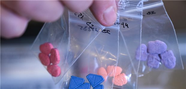 2.150 Drogentote letztes Jahr – jeder vierte unter 30 Jahre Synthetische Drogen im Tütchen