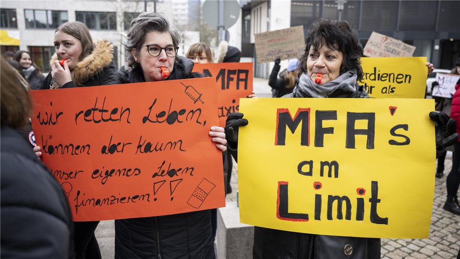 Trillerpfeifen im Einsatz – ein bisschen Großdemo-Feeling darf es ja auch mal sein.