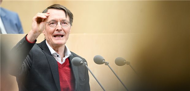 Karl Lauterbach hält eine Rede im Bundesrat