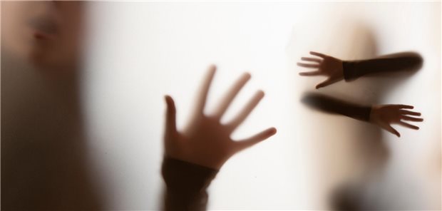 Mädchen mit Wesens- und Verhaltensänderung: Dahinter steckte das PANDAS-Syndrom Unruhe kann zusammen mit anderen neuropsychiatrischen Symptomen ein Hinweis auf PANDAS sein.