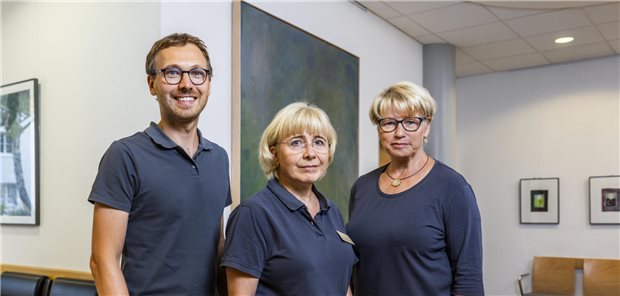 Arbeiten im Diabetes-Zentrum: „Die Vielfalt an Lebenserfahrungen ist bereichernd“ Von links: Dr. Robert Gutmann (Hausarzt und Diabetologe),Dr. Solveig Frenzel (Internistin), Dr. Uta Rieger (Internistinund Leiterin des Diabetes-Zentrum Potsdam).