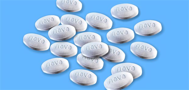 Die Semaglutid-Tablette kommt: Was das für die Adipositas-Therapie bedeutet Weiße ovale Wegovy-Tabletten auf blauem Hintergrund.