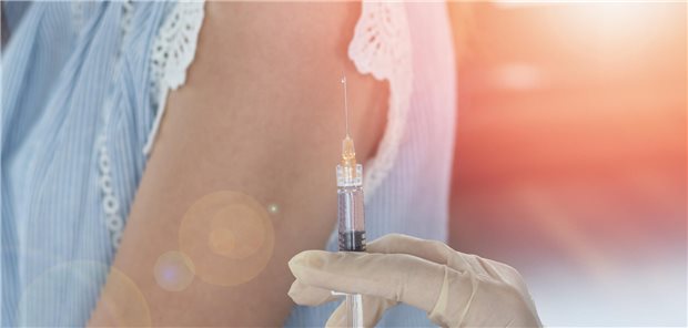 Wie lässt sich die HPV-Erstimpfungsquote erhöhen? Ein Weg könnte die Impfung der Kinder und Jugendlichen in der Schule sein.