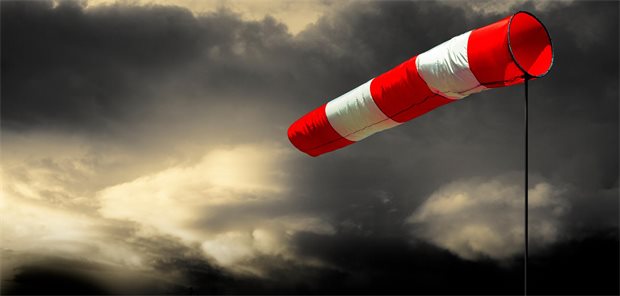 Respektlos, unanständig, skurrile Sicht: Ärzte-Chefs kritisieren Kanzler Merz Eine rot-weiße Windhose vor Gewitterwolken.