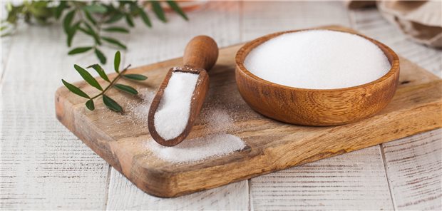 Süßstoff Erythrit könnte gefährlicher als bisher gedacht sein Zuckerersatz: Ein Forscherteam hat Assoziationen zwischen Erythrit und einem erhöhten Risiko für Herz-Kreislauf-Erkrankungen sowie Thrombosen entdeckt.