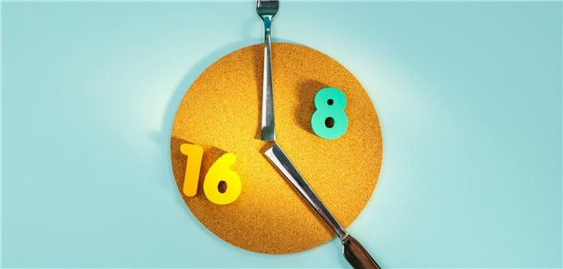 Cochrane-Review: Intervallfasten nicht besser als andere Diäten Zum Intervallfasten gehört zum Beispiel die 16:8-Methode: 8 Stunden essen und 16 Stunden auf Nahrung verzichten.